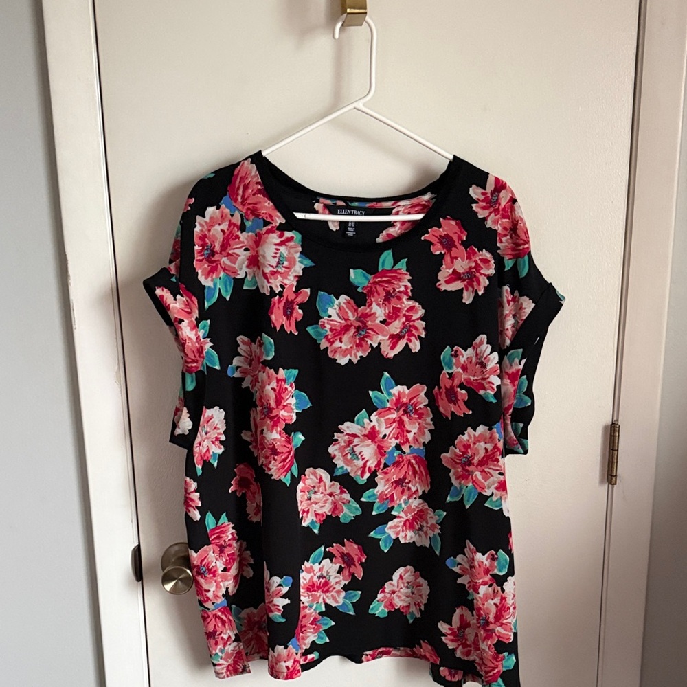 Ellen Tracy Black Short Sleeve Top with Pink Floral Print